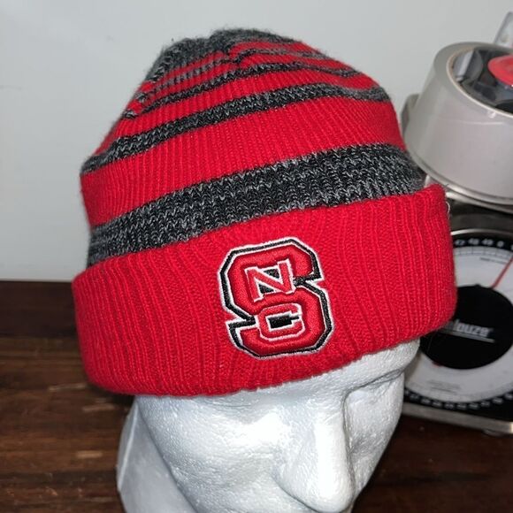 NC North Carolina State Wolfpack Knit Beanie Youth Ski Snowboard Cap Hat NWOT - Picture 1 of 5